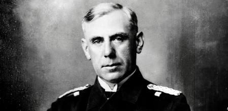 Wilhelm Canaris, futuro jefe del Abwehr en el Tercer Reich, con uniforme de capitán de corbeta, c. 1928