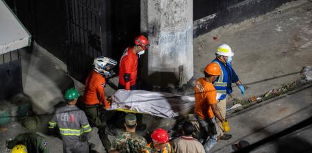 Trabajos de rescate entre los restos de la discoteca Jet Set de Santo Domingo (República Dominicana).&nbsp;
