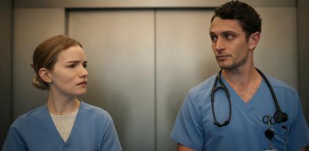 Willa Fitzgerald como Danny Simms y Colin Woodell como Xander Phillips.