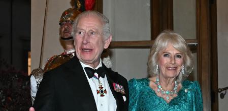 Carlos y Camila, a su llegada al Palacio del Quirinal para asistir a la cena de honor que les tributó el presidente de la República,&nbsp;Sergio Mattarella&nbsp;