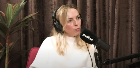 Lucía Galán en unos de los podcast en los que ha participado