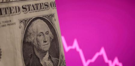 En un mes el dólar ha perdido cerca del 5% respecto al euro