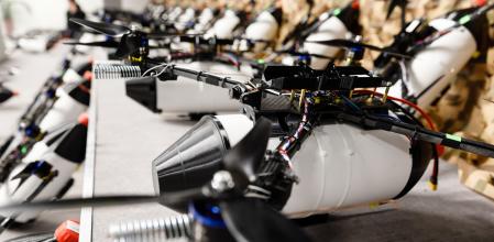 Drones controlados por fibra óptica suministrados a las fuerzas ucranianas, 1 de abril de 2025. Los rusos han encabezado su uso en la guerra de Ucrania