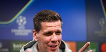 El portero polaco vive un estado de gracia en el FC Barcelona, invicto en lo que va de 2025.)