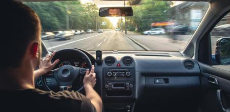 Las distracciones al volante son la causa de más del 30% de los accidentes