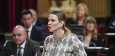 Marga Prohens en una sesión del Parlamento balear