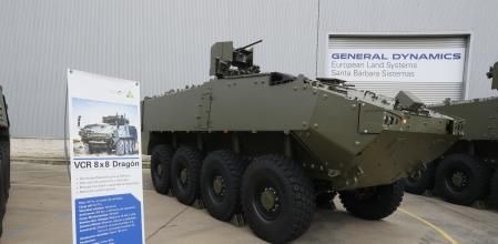 GRAFAND6095. ALCALÁ DE GUADAÍRA (SEVILLA), 20/12/2022.-Acto de presentación de los siete primeros Vehículos de Combate sobre Ruedas (VCR) 8x8 Dragón al Ministerio de Defensa y al Ejército de Tierra, este martes en la Fábrica de Santa Bárbara Sistemas de Alcalá de Guadaíra (Sevilla). EFE/José Manuel Vidal