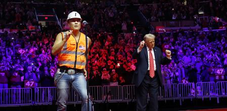 El presidente de EE.UU., Donald Trump, se benefició de la nostalgia sonora de ‘YMCA’