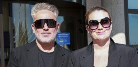 Kiko Hernández y Carlota Corredera a su llegada al Tanatorio de La Paz