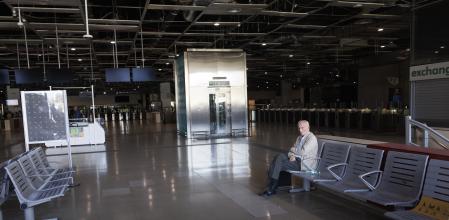 Apagón general en toda España y Portugal. Ambiente general de caos en exterior de la estación de Sants y alrededores donde el apagón paralizó toda la red de trenes.Interior estación