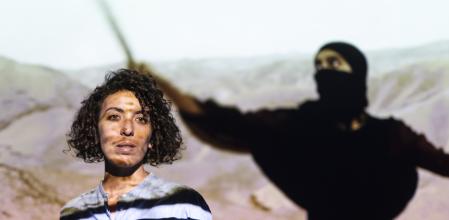 Retrato de Noor Abed artista palestina que expone en el Museo Tapies de Barcelona. 09-04-2025. Foto: Miquel Muñoz / Shooting