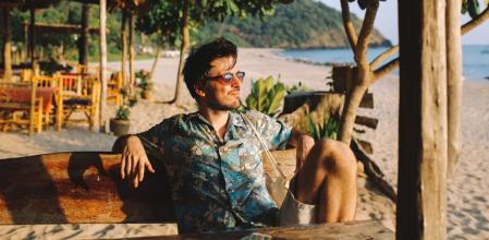 Las camisas hawaianas nunca pasan de moda cuando llega el buen tiempo