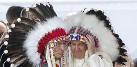 El papa Francisco en un encuentro con comunidades indígenas en Canadá,&nbsp; en el 2022&nbsp;