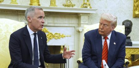 El presidente Donald Trump se reúne con el primer ministro canadiense, Mark Carney, en el Despacho Oval de la Casa Blanca.&nbsp;