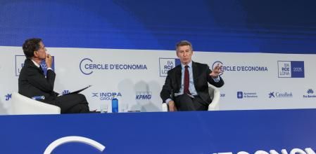 El líder del Partido Popular, Alberto Núñez Feijóo, junto al presidente del Cercle, Jaume Guardiola