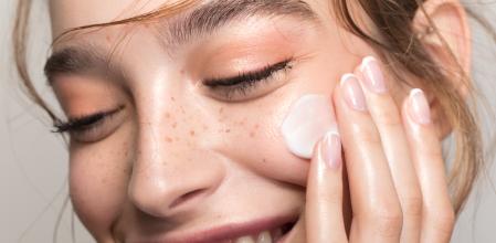 Seguir una dieta equilibrada y beber mucha agua es fundamental para tener una buena piel