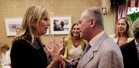 La reina Máxima de los Países Bajos y el alcalde de Sevilla, José Luis Sanz, el miércoles en la Feria de Abril.