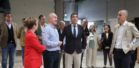 Carlos Mazón en una visita a una fábrica de Xixona