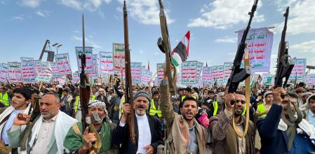 Manifestantes, principalmente simpatizantes hutíes, se manifiestan en solidaridad con los palestinos en Saná (Yemen)