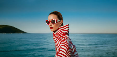 Modelo Ibiza 09 en blanco y rojo