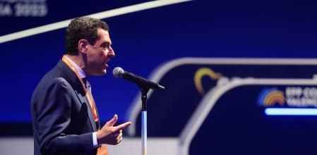 Imagen de recurso del presidente de la Junta de Andalucía, Juanma Moreno, durante el congreso del Partido Popular Europeo celebrado en Valencia a finales de abril. 