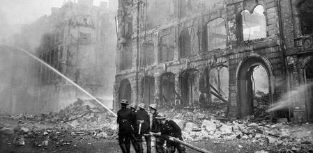 Daños por bombardeos aéreos de la Segunda Guerra Mundial, Londres, 1941