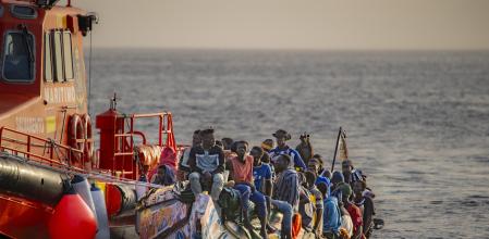 Decenas de migrantes rescatados por Salvamento Marítimo cerca del Puerto de la Restinga