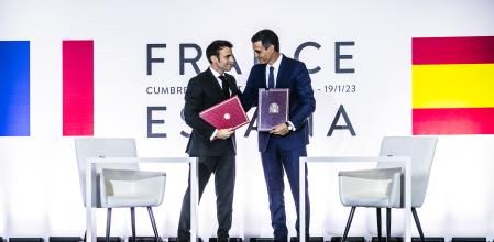 El presidente del Gobierno, Pedro Sánchez, con su homólogo francés, Emmanuel Macron, en la Cumbre Hispano-Francesa de enero de 2023.