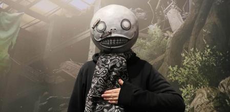 Yoko Taro, creador de videojuegos.