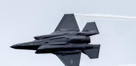 FILE PHOTO: A Lockheed Martin F-35 fighter jet performs during the International Aerospace Exhibition ILA on the opening day at Schoenefeld Airport in Berlin, Germany June 5, 2024. REUTERS/Axel Schmidt/File Photo