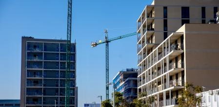Construcción de pisos en la Zona Franca de Barcelona&nbsp;