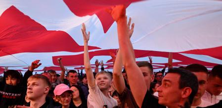 Simpatizantes del candidato de la extrema derecha polaca Slawomir Mentzen, en un mitin en abril