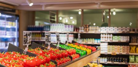 Un establecimiento de Ametller Origen, una de las cadenas mejor valoradas por los consumidores y referencia en fruta y verdura, según la OCU.