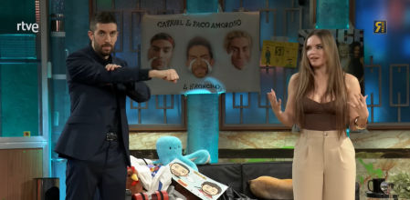 David Broncano, con Melody en un programa anterior de 'La Revuelta'