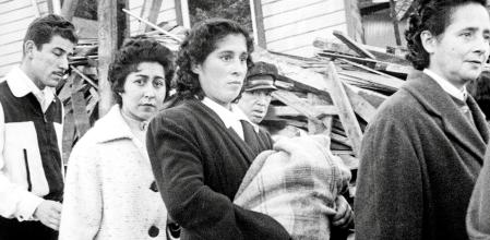 Evacuación de familias tras el terremoto de Valdivia, mayo de 1960