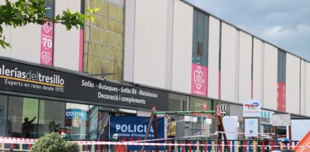 Un efectivo de los Bombers en la zona del siniestro