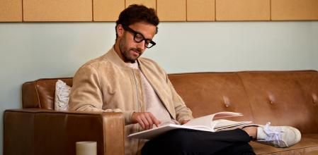 Las nuevas gafas de Google se ajustan más al día a día.