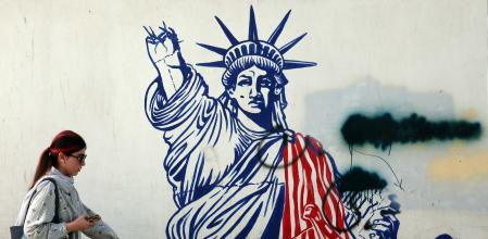 Grafitti en Teherán cercano al edificio de la antigua embajada estadounidense.