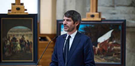 Ernest Urtasun en el acto de restitución de los cuadros en el Claustro de los Jerónimos del Museo del Prado