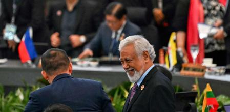El histórico dirigente independentista Xanana Gusmao, hoy primer ministro de Timor Oriental, fue invitado a la cumbre de ASEAN esta semana en Kuala Lumpur y posó en la foto final junto a los otros diez mandatarios
