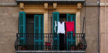 Balcones con ropa tendida en Barcelona