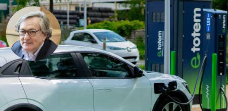 Fotocomposición de Herve Sonneville, presidente de e-Totem, junto a uno de los puntos de carga de la 'startup' francesa.