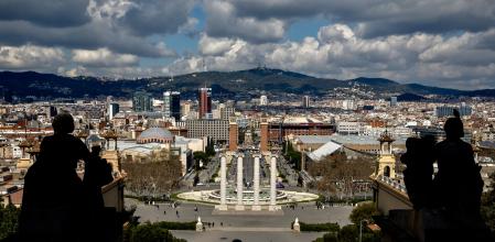 Tan lejos, tan cerca.Montjuïc mira a la ciudad. La conectividad será la clave de la nueva transformación