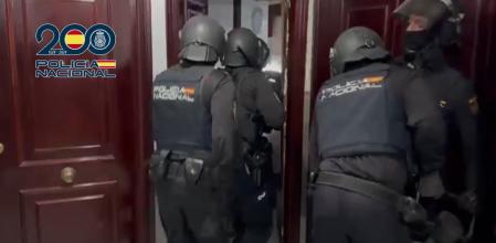 Detenidas 16 personas acusadas de pertenecer a un grupo criminal que estafó más de 480.000 euros mediante 'vishing'&nbsp;