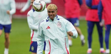 Spain's Lamine Yamal warms up for a training session ahead of the Nations League soccer final match between Spain and Portugal in Munich, Germany, Saturday, June 7, 2025. (AP Photo/Martin Meissner)