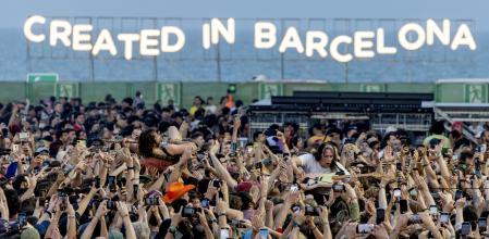 Los guitarristas de Idles transportados por el público del Primavera Sound, el jueves