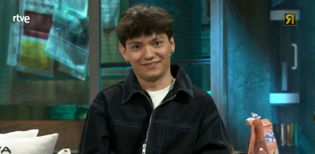 Johannes Pietsch, ganador de Eurovisión 2025, visita ‘La Revuelta’ con un mensaje diplomático para Melody