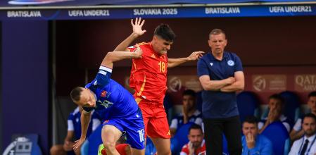 Bratislava (Slovakia), 11/06/2025.- Nino Marcelli of Slovakia (L) in action against Gerard Martin of Spain (R) during the UEFA Under-21 Championship group stage match between Slovakia and Spain in Bratislava, Slovakia, 11 June 2025. (Eslovaquia, España) EFE/EPA/MARTIN DIVISEK