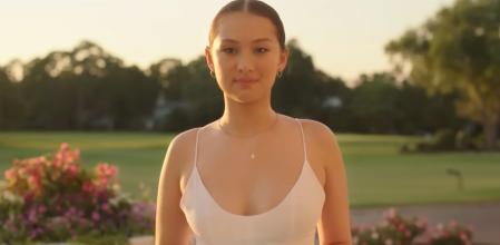 Lola Tung es Belly... el día de su boda.