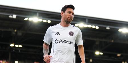FORT LAUDERDALE, FLORIDA - MAY 31: Lionel Messi #10 of Inter Miami CF warms up prior to the MLS match between Inter Miami CF and Columbus Crew at Chase Stadium on May 31, 2025 in Fort Lauderdale, Florida. Rich Storry/Getty Images/AFP (Photo by Rich Storry / GETTY IMAGES NORTH AMERICA / Getty Images via AFP)